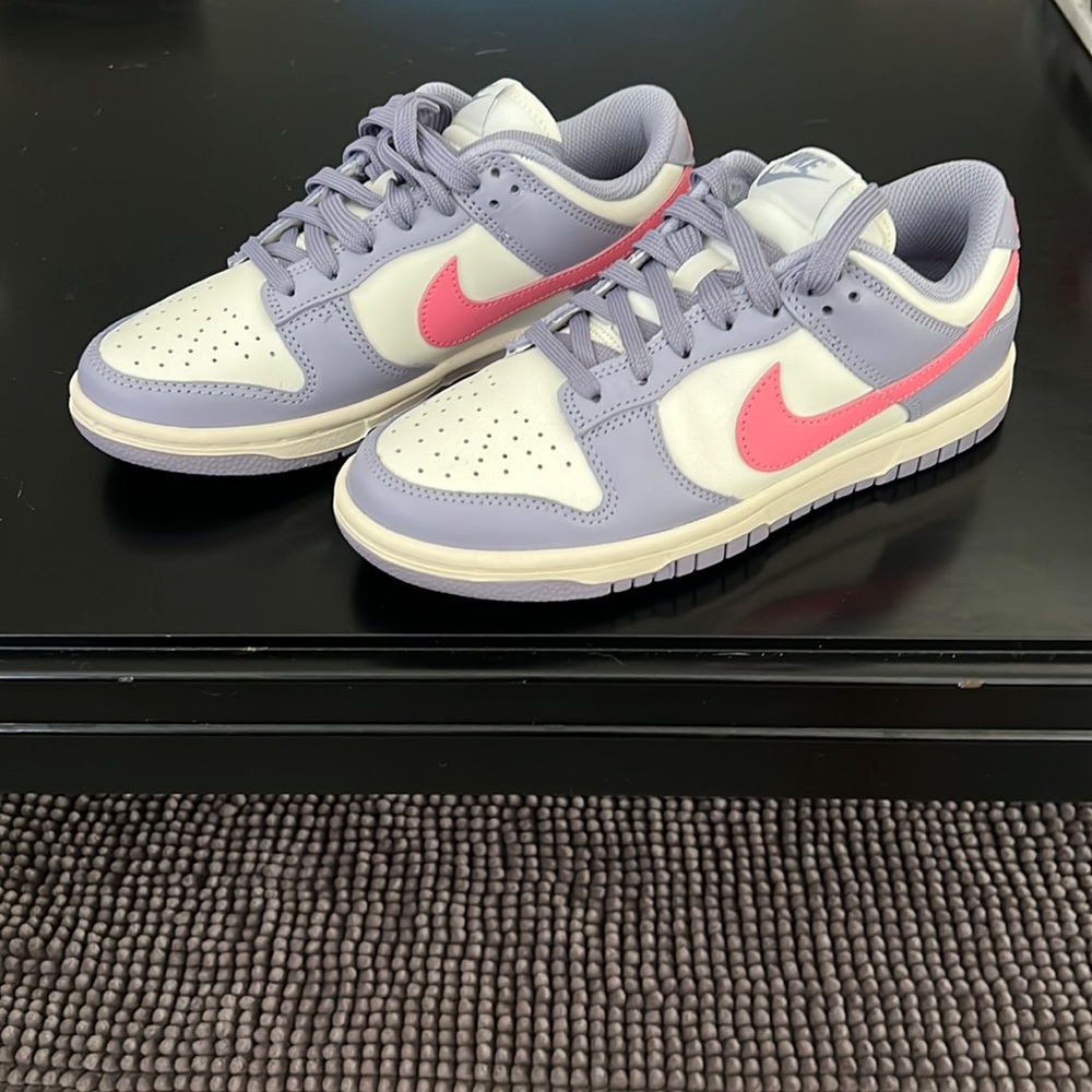 Nike dunk low women’s 5 1/2